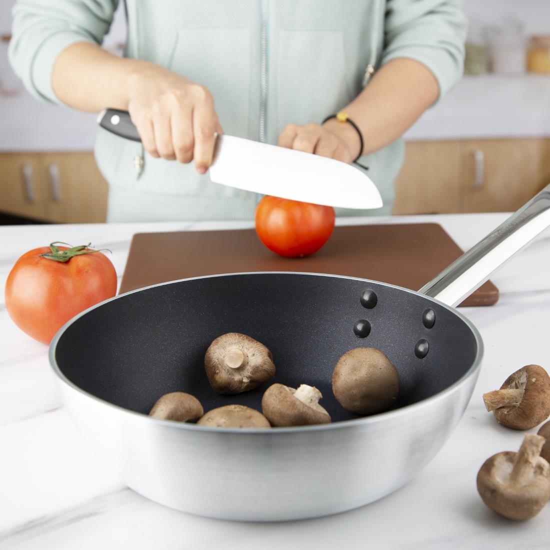 Sauteuse induction conique antiadhésive Vogue 240mm CB904