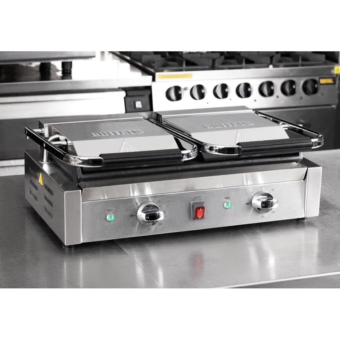 Buffalo Bistro Grill à double contact CU605
